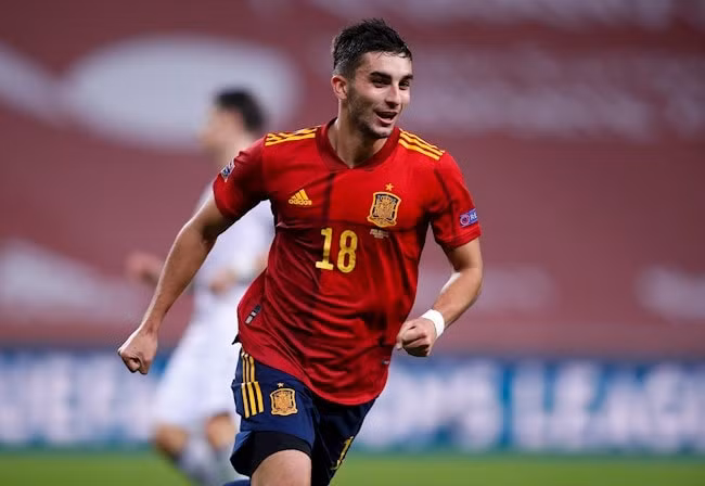 Hiệp thi đấu thứ 2, Ferran Torres ghi thêm 2 bàn để hoàn tất cú hattrick đầu tiên trong sự nghiệp. Ảnh: bongda24h.vn