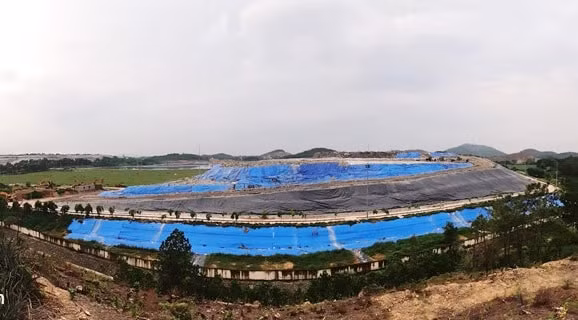 Một góc bãi rác Nam Sơn. Ảnh TL