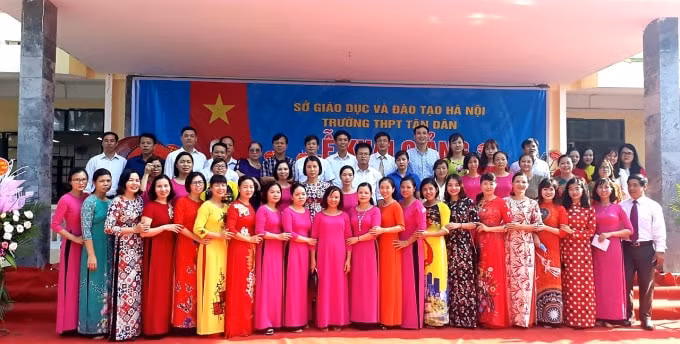 Tập thể các Thầy, Cô Trường THPT Tân Dân (Phú Xuyên - Hà Nội)