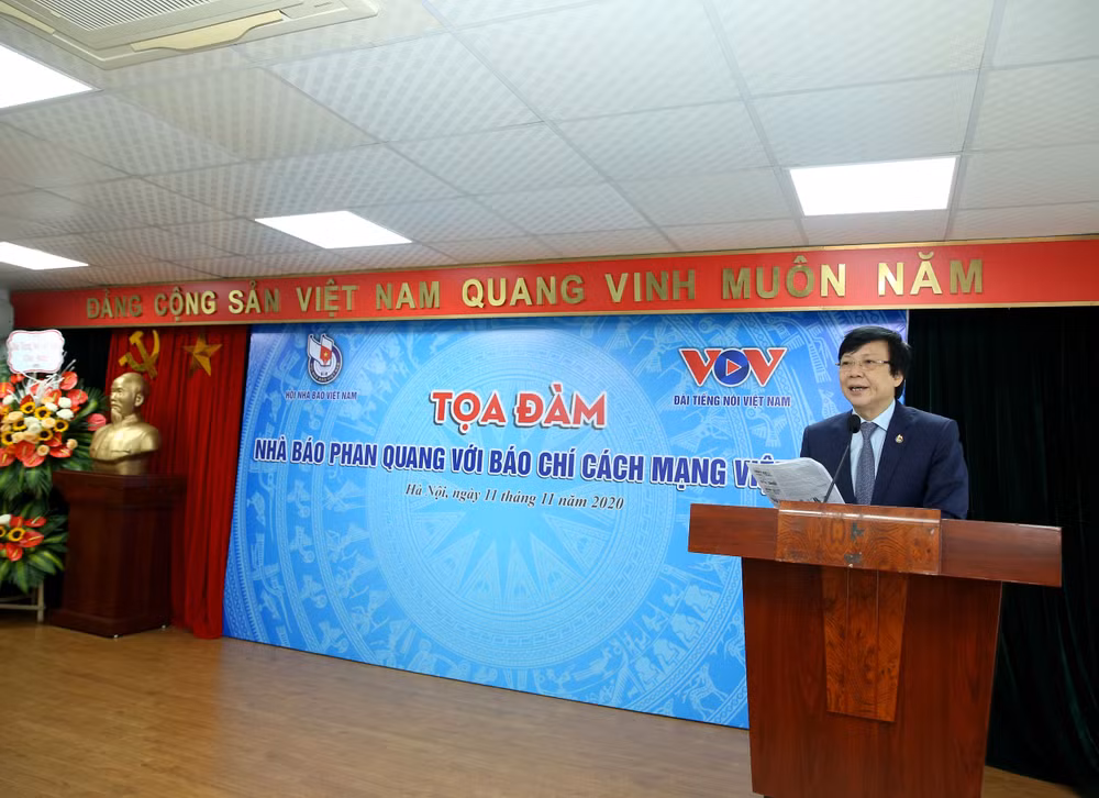 Đồng chí Hồ Quang Lợi - Phó Chủ tịch Thường trực Hội Nhà báo Việt Nam phát biểu tại tọa đàm. Ảnh: Sơn Hải