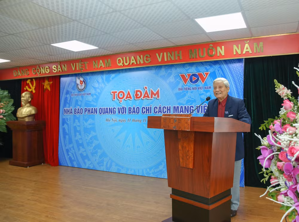 Nhà báo lão thành Hà Đăng, nguyên Ủy viên Trung ương Đảng, nguyên Trưởng ban Tư tưởng-Văn hóa Trung ương; nguyên Tổng biên tập Báo Nhân Dân phát biểu tại buổi lễ. Ảnh: Sơn Hải