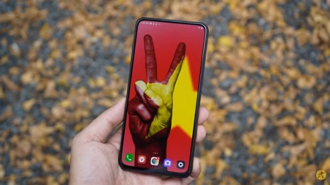 Vsmart Aris Pro - chiếc điện thoại thông minh tiên phong sở hữu công nghệ camera ẩn dưới màn hình.