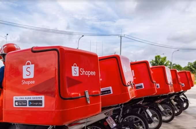 Theo QLTT Quảng Ninh, kho hàng với hàng nghìn sản phẩm thời trang này được chủ cơ sở kinh doanh chủ yếu qua nền tảng thương mại điện tử (shoppee).