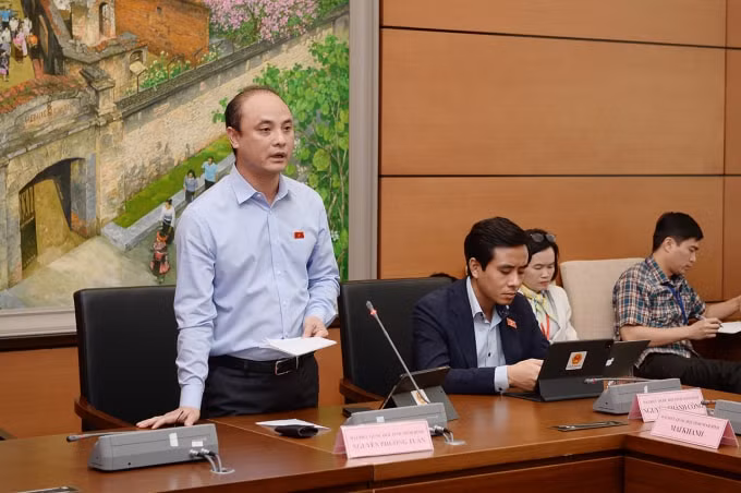 Đại biểu Nguyễn Phương Tuấn (đoàn Ninh Bình).