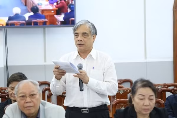 Ông Trần Đình Thiên, Ủy viên Đoàn Chủ tịch Ủy ban Trung ương MTTQ Việt Nam phát biểu góp ý dự thảo văn kiện Đại hội Đảng toàn quốc lần thứ XIII. Ảnh: MTTQ Việt Nam