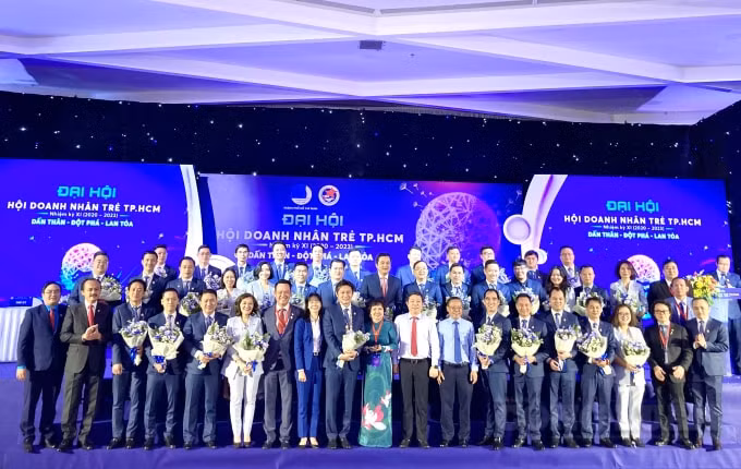 Ban chấp hành Hội Doanh nhân trẻ TP HCM nhiệm kỳ 2020-2023.