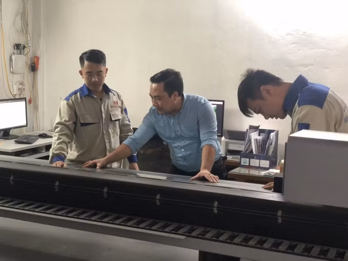 Với máy móc hiện đại, nguồn nhân lực có tay nghề cao công ty Đức Nam Glass luôn cho ra đời những bức tranh chất lượng.