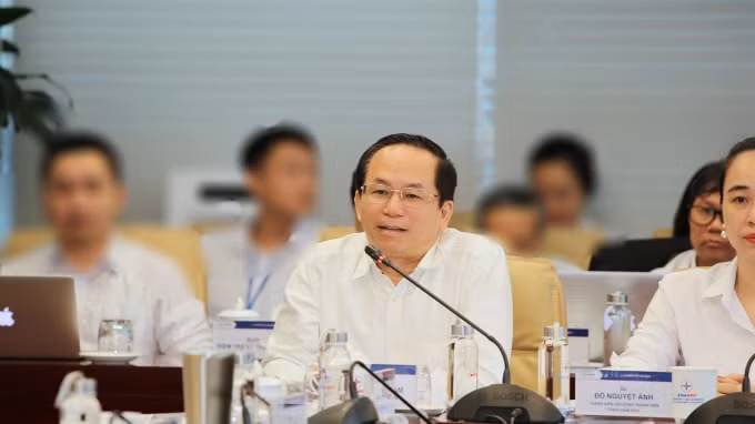 Ông Nguyễn Xuân Nam – Phó Tổng Giám đốc Tập đoàn Điện lực Việt Nam (EVN) phát biểu tại buổi họp.