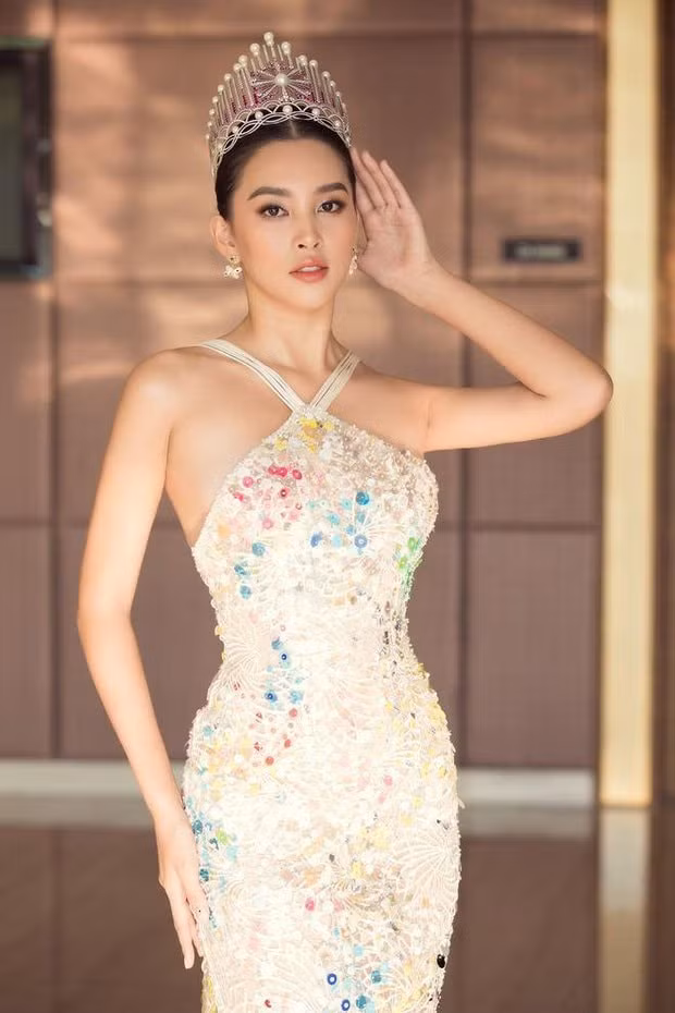 Ảnh BTC chụp Tiểu Vy đã được lựa chọn và chỉnh sửa chỉn chu.