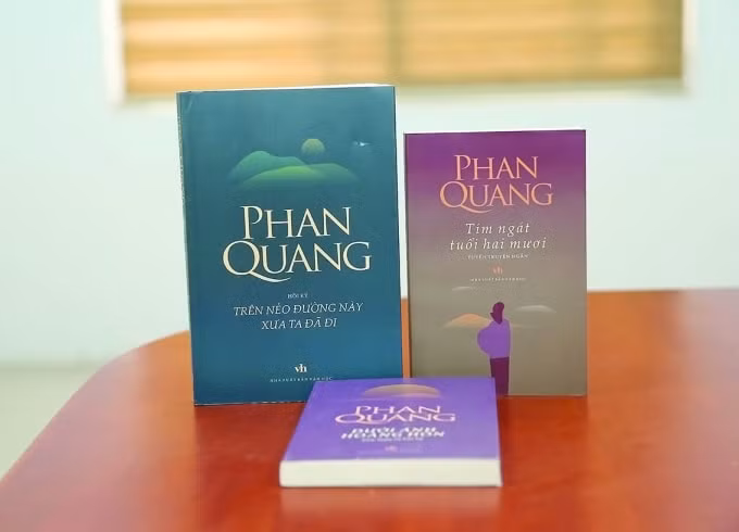Một số tác phẩm của nhà báo Phan Quang. Ảnh: Sơn Hải