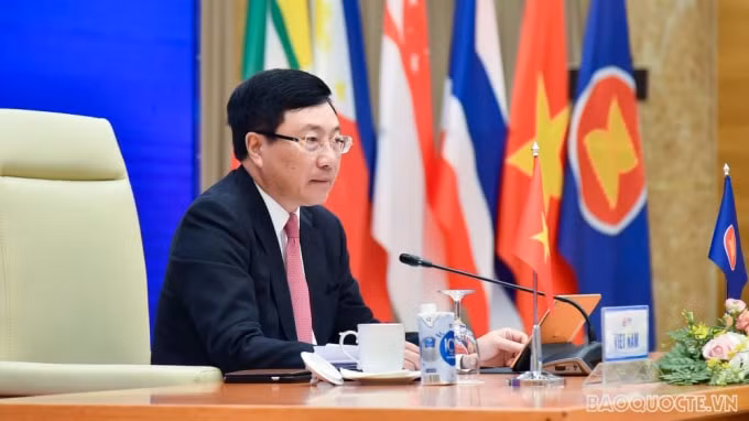 Ngày 10/11, Phó Thủ tướng, Bộ trưởng Ngoại giao Phạm Bình Minh chủ trì Hội nghị Bộ trưởng Ngoại giao ASEAN. (Ảnh: Tuấn Anh)