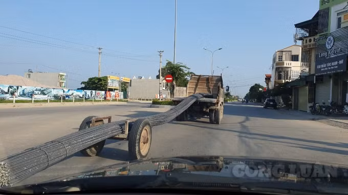 Xe sắt tự chế lưu thông trên quốc lộ 47 đoạn TP Thanh Hóa đi TP Sầm Sơn