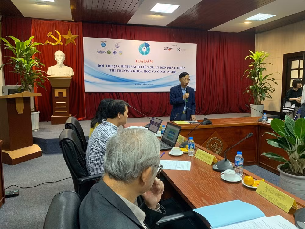 Ông Phạm Đức Nghiệm – Phó Cục trưởng Cục Phát triển thị trường và doanh nghiệp KH&CN phát biểu tại buổi tọa đàm. Ảnh: Đăng Minh