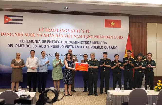 Việt Nam tặng 3 tấn vật tư y tế chống Covid-19 cho Cuba. Ảnh: TL.