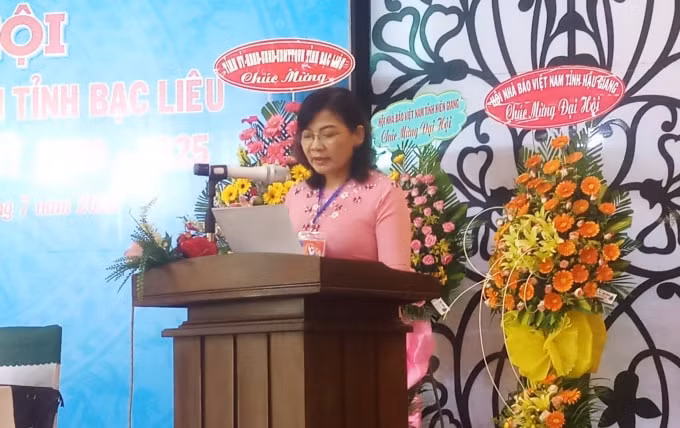 Phó Chủ tịch UBND tỉnh Lâm Thị Sang phát biểu tại Đại hội Hội Nhà báo tỉnh Bạc Liêu - Ảnh: Minh Luân.