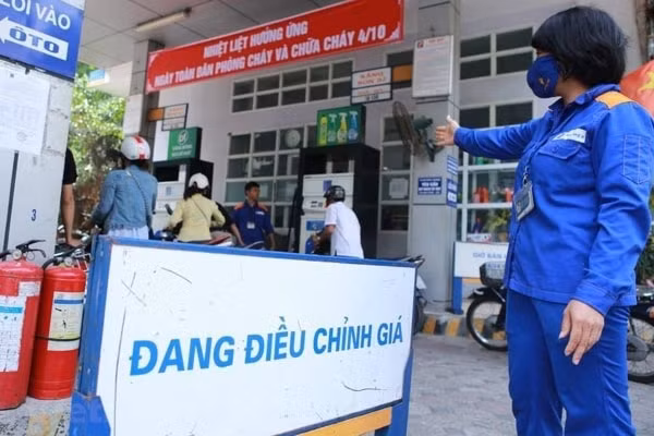 Bộ Công Thương đề xuất không bỏ Quỹ Bình ổn giá xăng dầu. Ảnh minh họa
