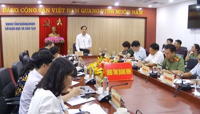 Ông Đặng Huy Hậu, Phó Chủ tịch Thường trực UBND tỉnh Quảng Ninh phát biểu chỉ đạo về công tác tổ chức Kỳ thi tốt nghiệp THPT năm 2020. Ảnh: Thu Phương