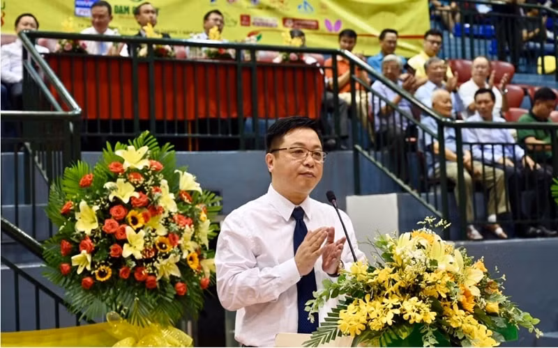 Ông Quế Đình Nguyên, Phó Tổng Biên tập Báo Nhân Dân, Trưởng ban chỉ đạo Giải phát biểu ý kiến tại lễ khai mạc. Ảnh: baonhandan.