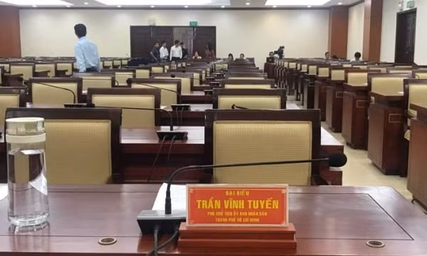 Vị trí ngồi làm việc của ông Trần Vĩnh Tuyến tại Kỳ họp thứ 20 HĐND TPHCM khóa 9