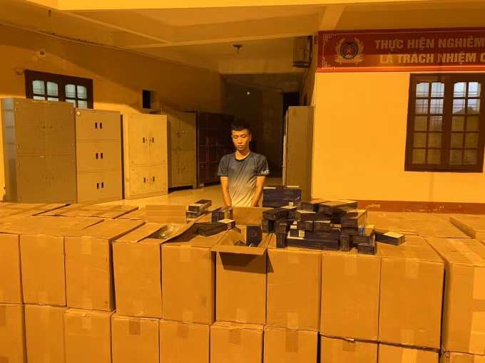 Đối tượng và tang vật thu giữ tại cơ quan công an