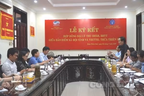 Lễ ký kết giữa Sở TTTT và BHXH tỉnh Thừa Thiên Huế.