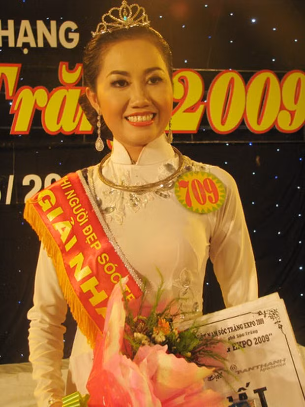 Hoa hậu Mỹ Xuân được biết đến là người mẫu tự do. Thời điểm mời vào nghề, chân dài bán dâm với giá vài triệu đồng/ lượt. Sau khi đoạt danh hiệu hoa hậu Nam Mê Công 2009, Mỹ Xuân nâng giá bán dâm lên mức ngàn USD.
