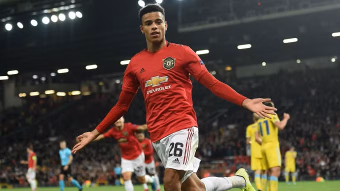 Phong độ chói sáng trong mùa giải này, tài năng trẻ Mason Greenwood sẽ được đội chủ sân Old Trafford thưởng bằng bản hợp đồng thứ hai, trong vòng chưa đầy 12 tháng. Ảnh: MUTV