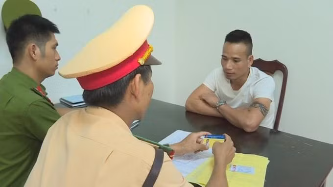 Kẻ giả danh phóng viên bị bắt giữ. Ảnh: TL.