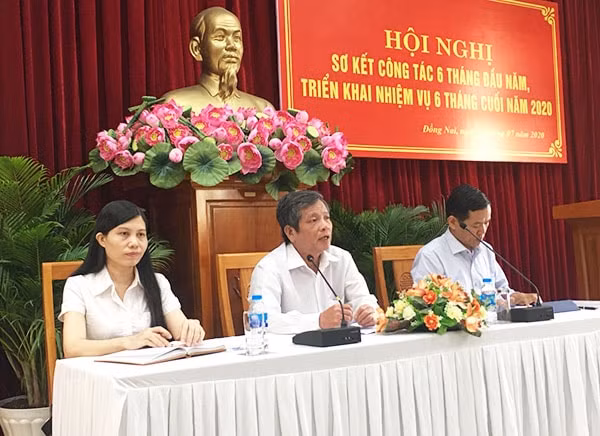 Tổng biên tập Báo Đồng Nai Nguyễn Tôn Hoàn chủ trì hội nghị(ảnh: baodongnai).