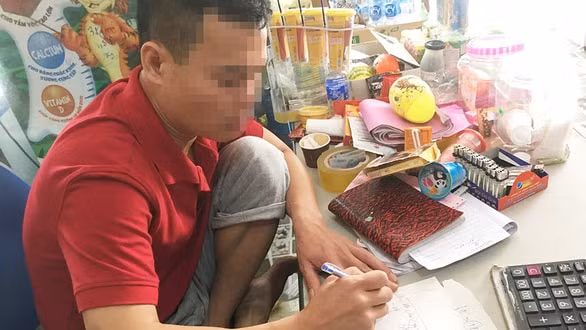 Phóng viên Doãn Hòa vào vai để lấy thông tin từ người mô giới Xuất ngoại lao động chui. Ảnh: NVCC.