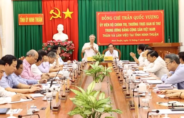 Thường trực Ban Bí thư Trần Quốc Vượng phát biểu tại buổi làm việc với Ban Thường vụ Tỉnh ủy Ninh Thuận. Ảnh: TTXVN