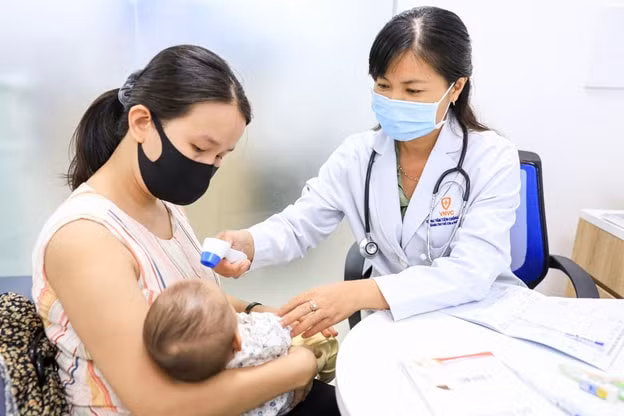 100% khách hàng đến VNVC đều được khám sàng lọc trước khi chích miễn phí, được chỉ định chích ngừa bởi bác sĩ chuyên môn.