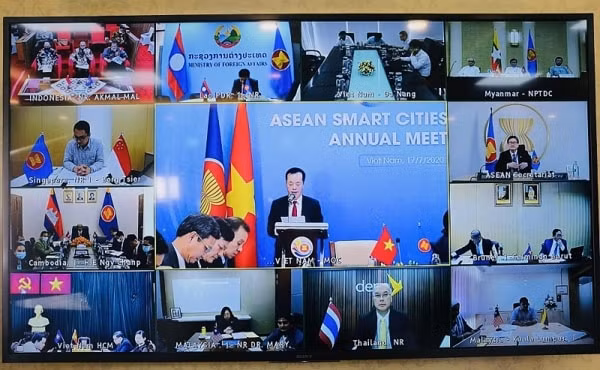 Các đại biểu tham dự hội nghị tại đầu cầu các nước ASEAN. Ảnh: TG&VN
