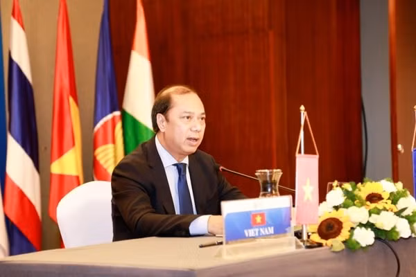 Thứ trưởng Ngoại giao Nguyễn Quốc Dũng, Trưởng SOM ASEAN phát biểu tại Hội nghị Quan chức cao cấp ASEAN-Ấn Độ lần thứ 22. Ảnh: TG&VN