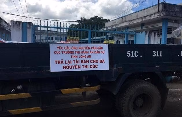Giám đốc Công ty Dệt Long An liên tục khiếu nại rằng tài sản doanh nghiệp bị đấu giá trái luật.