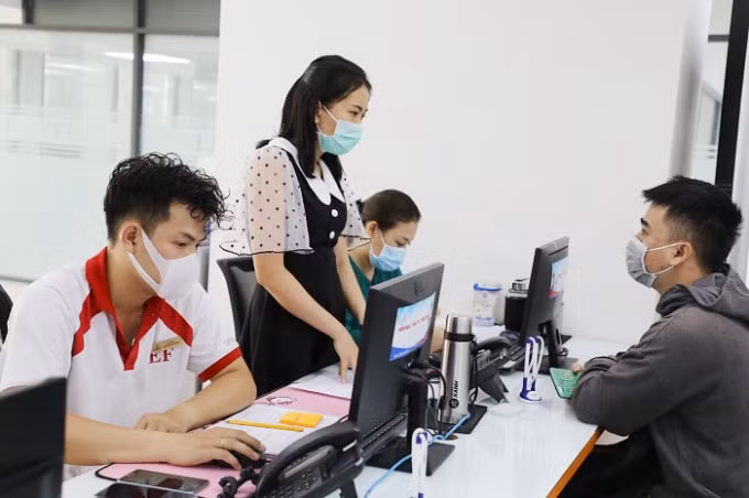 Nhiều sinh viên đại học nghỉ hè hết tháng 9. Ảnh: TL.