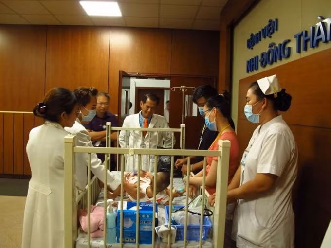 Các y bác sĩ đã hội chẩn rất nhiều trước khi đi đến quyết định cuối cùng. Ảnh: TL.