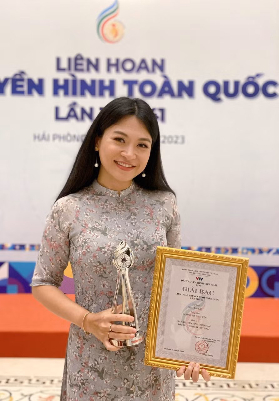 bien tap vien mc lina pham toi yeu cong viec truoc va ca sau may quay hinh 4
