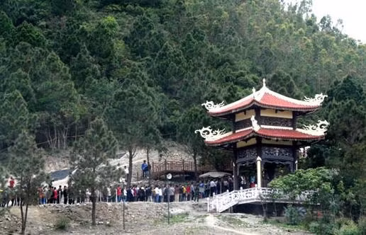 Khu mộ nơi Đại tướng Võ Nguyên Giáp an nghỉ tại Vũng Chùa – Đảo Yến (Quảng Bình)