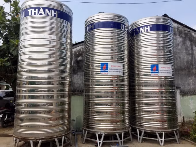 Các bồn lọc nước mới trong hệ thống.