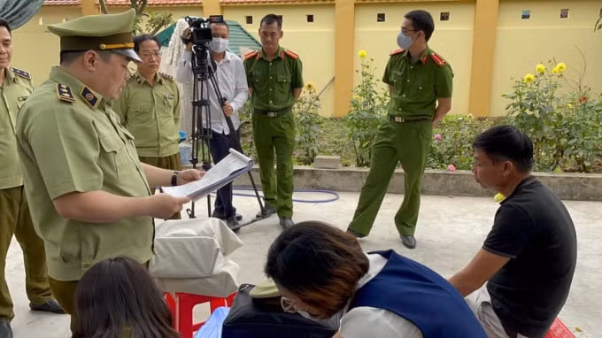 Lực lượng quản lý thị trường lập biên bản vụ việc