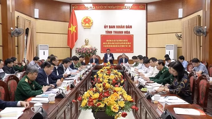 Đại tướng Đỗ Bá Tỵ, Phó Chủ tịch Quốc hội, Ủy viên Hội đồng bầu cử Quốc gia, Trưởng Tiểu ban An ninh, trật tự và Y tế của Hội đồng bầu cử Quốc gia phát biểu chỉ đạo.