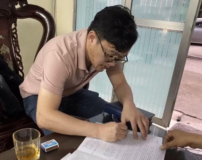Thừa nhận với tổ công tác, tài xế này cho biết đã uống rượu cây anh túc.