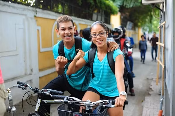Huê Mint là thí sinh cùng đội Xanh lá với ca sĩ Sơn Ngọc Minh. Cả hai lọt vào top 5 của chương trình.