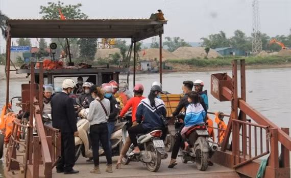 Bắt đầu từ 0h ngày 15/3, các bến phà, bến khách sang sông trên địa bàn tỉnh Hải Dương được phép hoạt động trở lại. Ảnh: TL