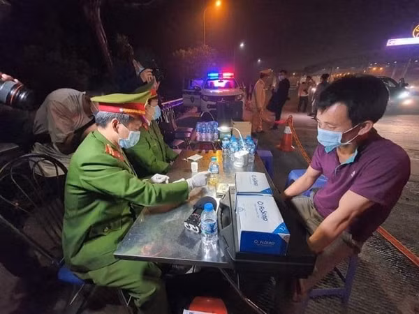 Cao điểm xử phạt vi phạm nồng độ cồn và ma túy được lực lượng CSGT triển khai bắt đầu từ hôm nay đến hết năm 2021
