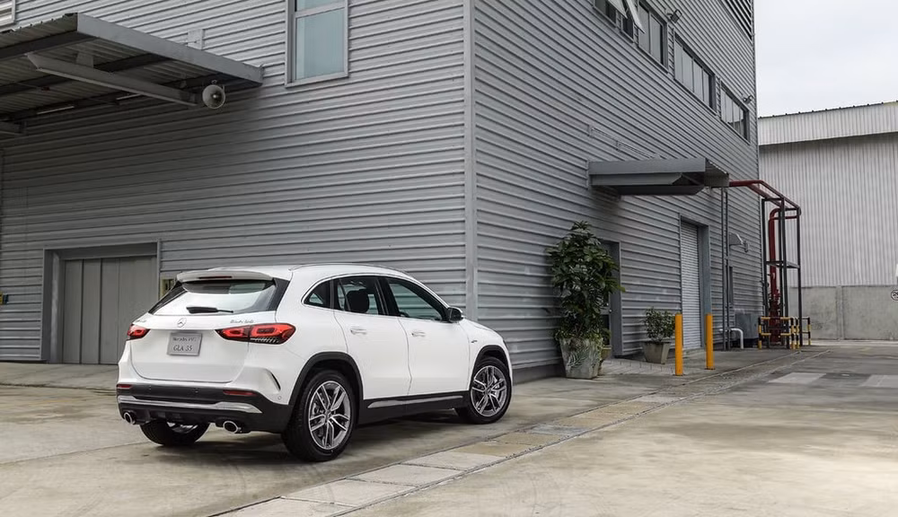 Mercedes-AMG GLA 35 4MATIC 2021 có giá bán 3,19 triệu baht, tương đương 103.895 USD. Ảnh: Motortrivia