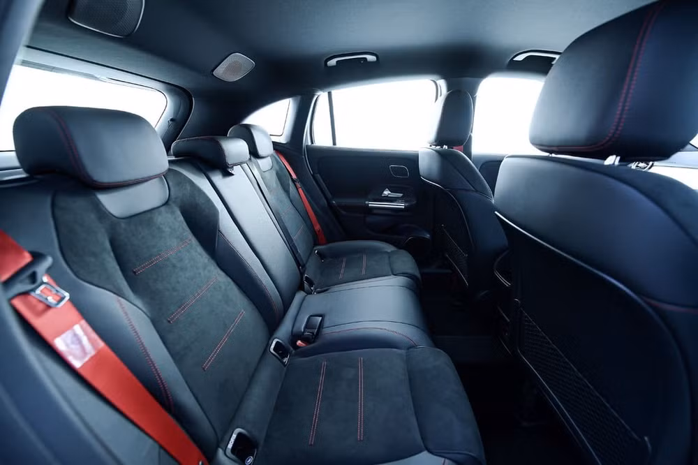 Mercedes-AMG GLA 35 4MATIC 2021 có giá bán 3,19 triệu baht, tương đương 103.895 USD. Ảnh: Motortrivia