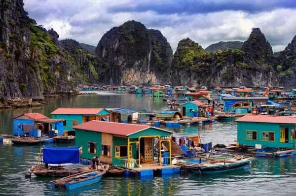 Làng chài Cửa Vạn, vịnh Hạ Long &nbsp;