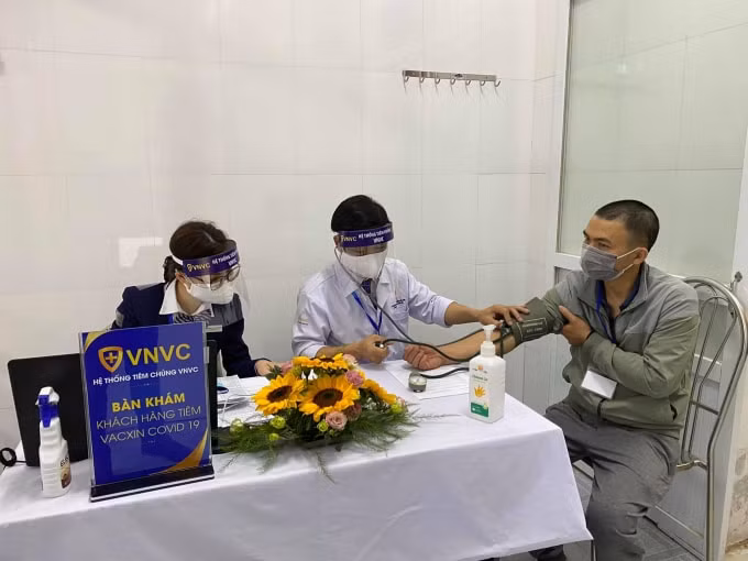 Hiện nay công tác phòng chống dịch COVID-19 ở nước ta được tiến hành thận trọng, bài bản (ảnh TL).